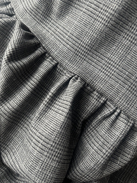 Серое платье в клетку с серебряной нитью