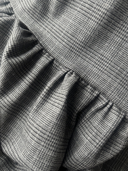 Серое платье в клетку с серебряной нитью