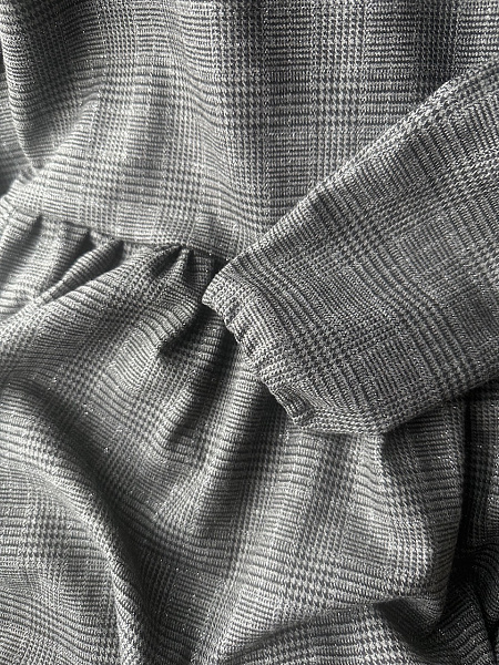 Серое платье в клетку с серебряной нитью